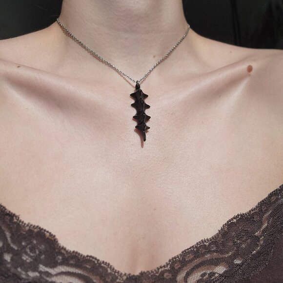Gothic black vertebrae spike vampire necklace with a small silver chain - Picture 2 of 12